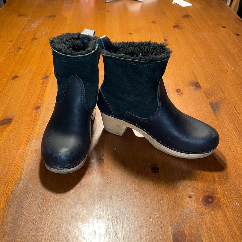 No. 6 shearling black clog boots size 39 . In great used condition.